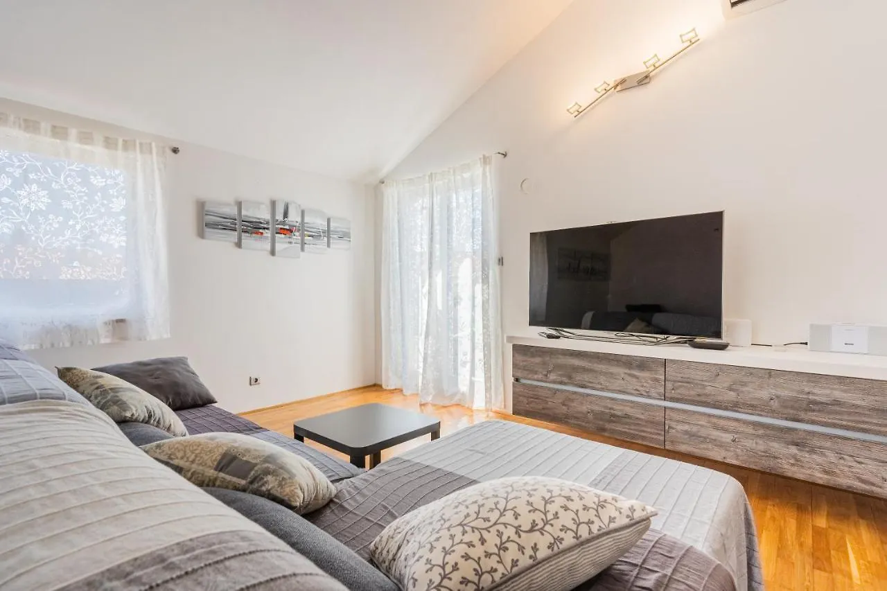 Apartman Atika Cres 0*,  Croatia